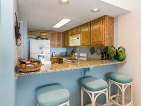 Romar Tower by Vacasa