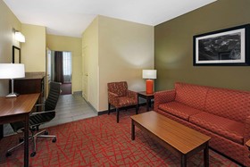 La Quinta Inn & Suites by Wyndham Oxford - Anniston