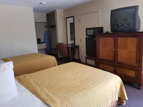 Days Inn by Wyndham Ozark