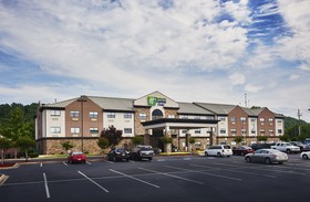 Holiday Inn Express & Suites Birmingham South - Pelham