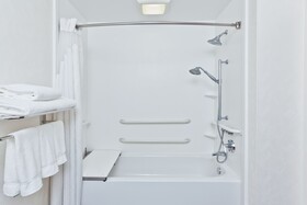 Holiday Inn Express Hotel & Suites Phenix City-Fort Benning Area