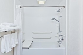 Holiday Inn Express Hotel & Suites Phenix City-Fort Benning Area