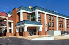 HomeTowne Studios by Red Roof Prattville