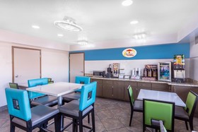 Super 8 by Wyndham Prattville Montgomery