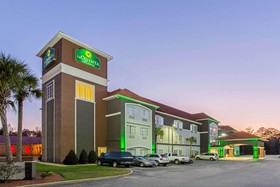 La Quinta Inn & Suites by Wyndham Mobile Satsuma / Saraland