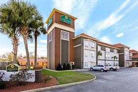 La Quinta Inn & Suites by Wyndham Mobile Satsuma / Saraland