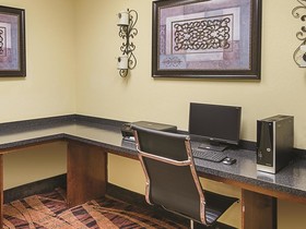 La Quinta Inn & Suites by Wyndham Mobile Satsuma / Saraland
