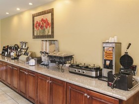La Quinta Inn & Suites by Wyndham Mobile Satsuma / Saraland