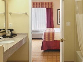 La Quinta Inn & Suites by Wyndham Mobile Satsuma / Saraland