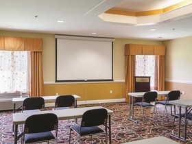 La Quinta Inn & Suites by Wyndham Mobile Satsuma / Saraland