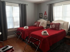 Bama Bed & Breakfast Campus