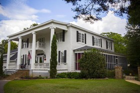 Bama Bed & Breakfast Campus