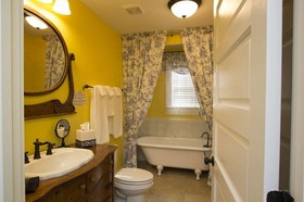 Bama Bed & Breakfast Campus