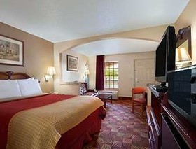 Days Inn & Suites by Wyndham Tuscaloosa - Univ. of Alabama