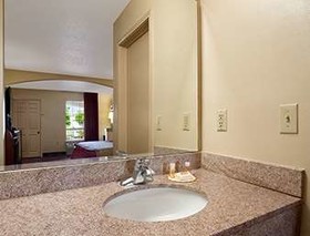 Days Inn & Suites by Wyndham Tuscaloosa - Univ. of Alabama