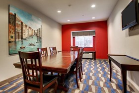 Microtel Inn & Suites by Wyndham Tuscaloosa Near University