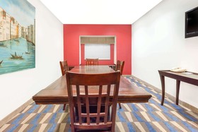 Microtel Inn & Suites by Wyndham Tuscaloosa Near University