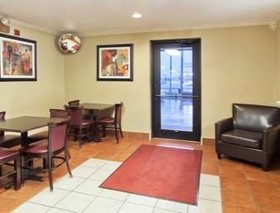 Super 8 by Wyndham Tuscaloosa