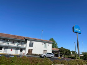 Travelodge by Wyndham Tuscaloosa