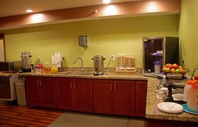 Americas Best Value Inn & Suites Anchorage Airport