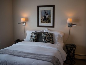 Arctic Fox Inn