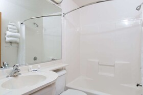 Baymont Inn & Suites by Wyndham Anchorage Airport