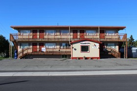 Bent Prop Inn & Hostel of Alaska Midtown