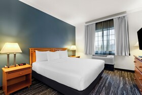 Clarion Suites Downtown
