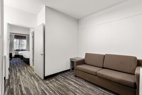 Clarion Suites Downtown