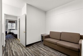 Clarion Suites Downtown