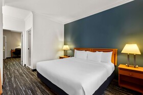 Clarion Suites Downtown