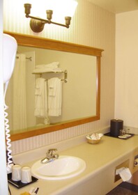 Coast Inn at Lake Hood