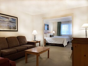 Coast Inn at Lake Hood