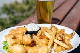 Coast Inn at Lake Hood