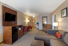 Comfort Suites Anchorage Airport