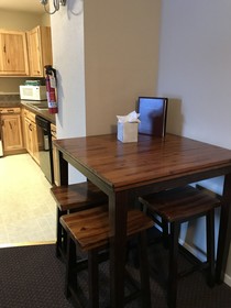 Lakeshore Inn & Suites