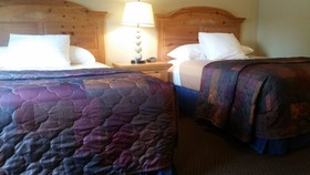 Lakeshore Inn & Suites