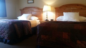 Lakeshore Inn & Suites