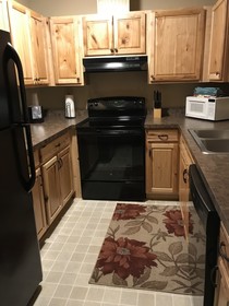 Lakeshore Inn & Suites