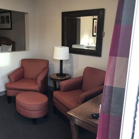 Lakeshore Inn & Suites