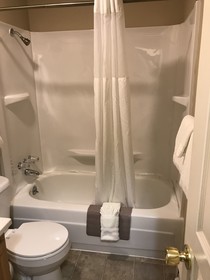 Lakeshore Inn & Suites