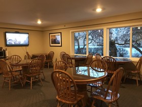 Lakeshore Inn & Suites