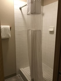Lakeshore Inn & Suites