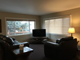 Lakeshore Inn & Suites