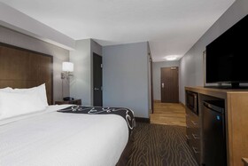 La Quinta Inn & Suites by Wyndham Anchorage Airport