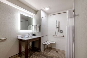 La Quinta Inn & Suites by Wyndham Anchorage Airport