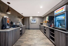 La Quinta Inn & Suites by Wyndham Anchorage Airport