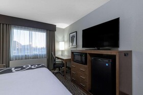 La Quinta Inn & Suites by Wyndham Anchorage Airport