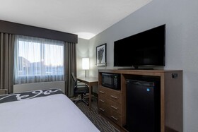 La Quinta Inn & Suites by Wyndham Anchorage Airport