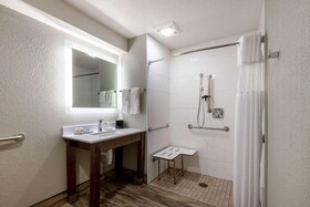 La Quinta Inn & Suites by Wyndham Anchorage Airport